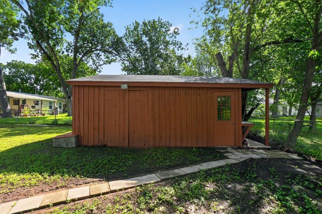 820 W Live Oak ST, Lockhart, TX 78644