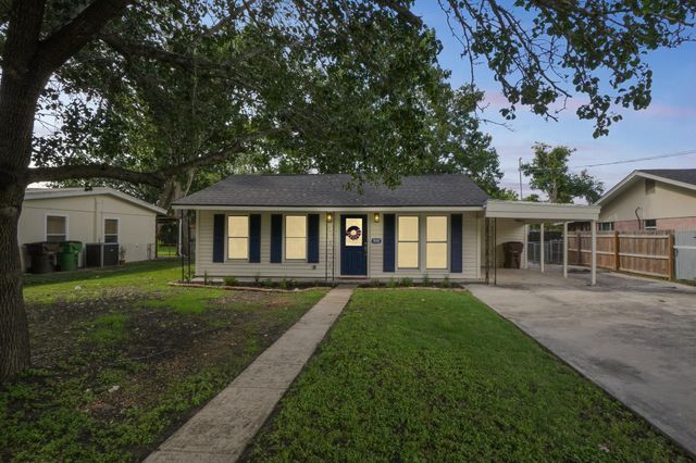 820 W Live Oak ST, Lockhart, TX 78644