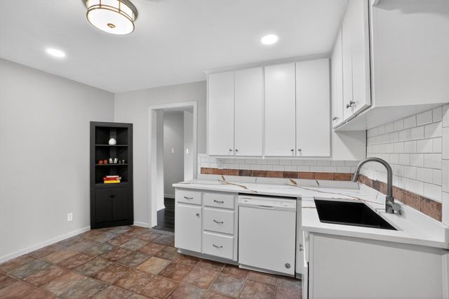 820 W Live Oak ST, Lockhart, TX 78644