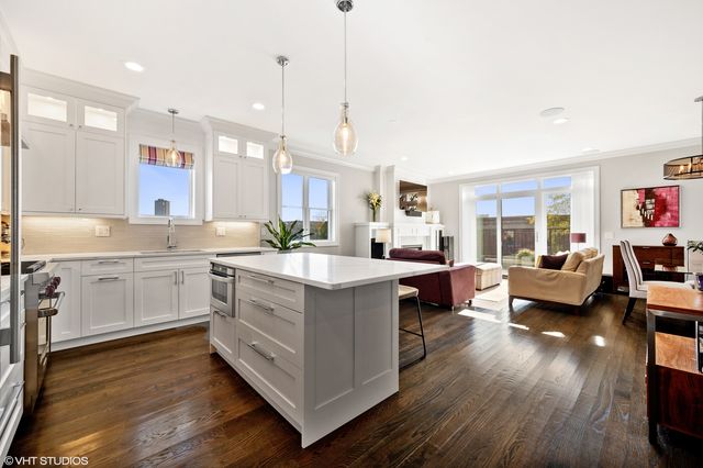 1242 W Grace Street W 3, Chicago, IL 60613