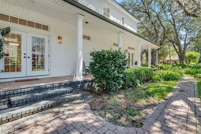 111 Troy Circle, Fort Walton Beach, FL 32547