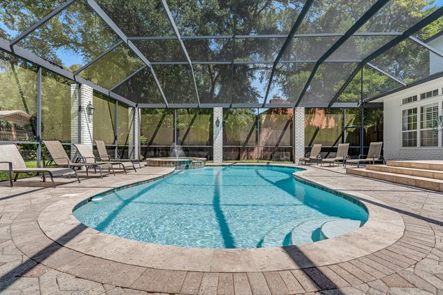 111 Troy Circle, Fort Walton Beach, FL 32547