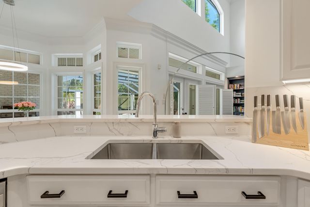 111 Troy Circle, Fort Walton Beach, FL 32547