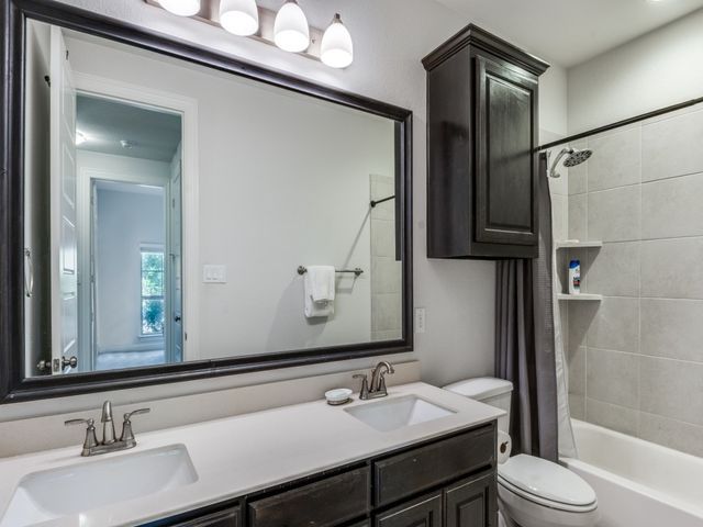 524 Windrow Lane, Waxahachie, TX 75165