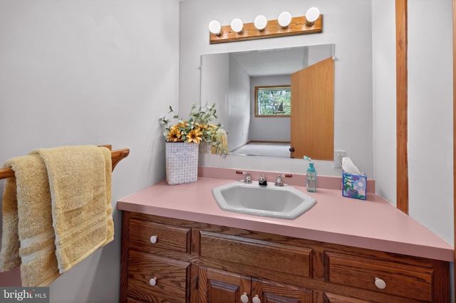 648 ABBIE LN, Kearneysville, WV 25430