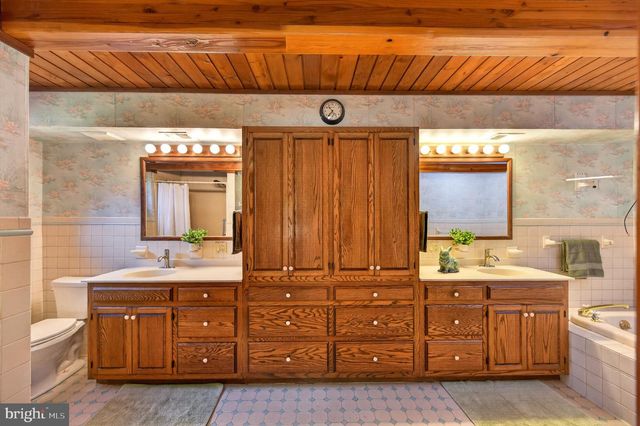 648 ABBIE LN, Kearneysville, WV 25430