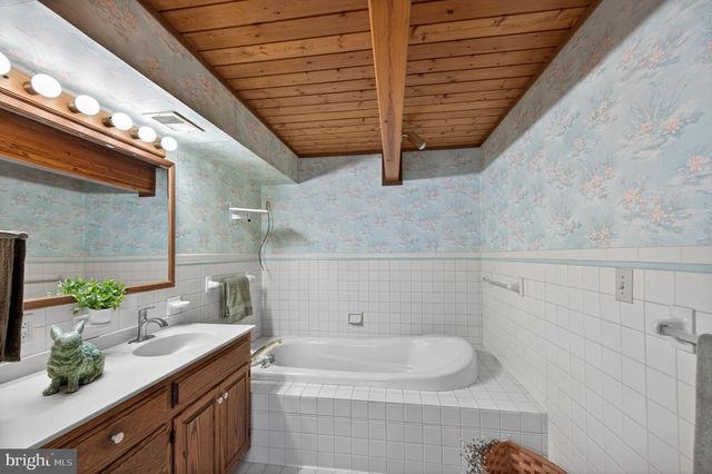 648 ABBIE LN, Kearneysville, WV 25430