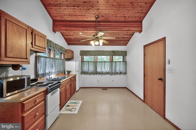 648 ABBIE LN, Kearneysville, WV 25430