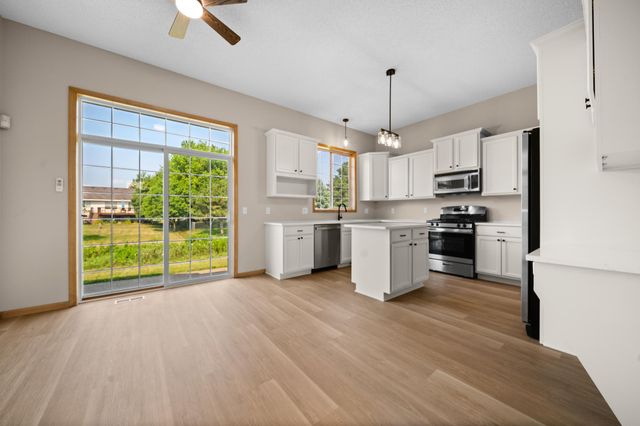 808 Lindsey Lane, Belle Plaine, MN 56011