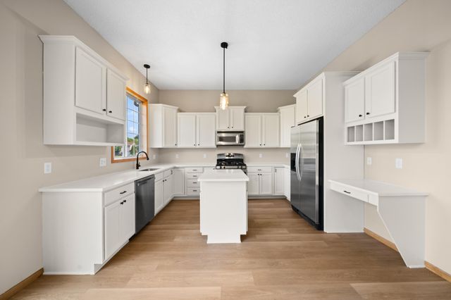808 Lindsey Lane, Belle Plaine, MN 56011