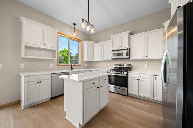 808 Lindsey Lane, Belle Plaine, MN 56011