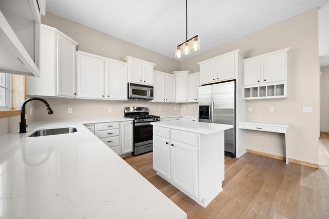 808 Lindsey Lane, Belle Plaine, MN 56011
