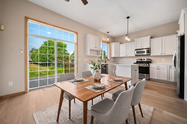 808 Lindsey Lane, Belle Plaine, MN 56011