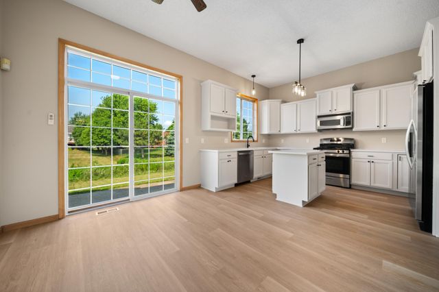 808 Lindsey Lane, Belle Plaine, MN 56011
