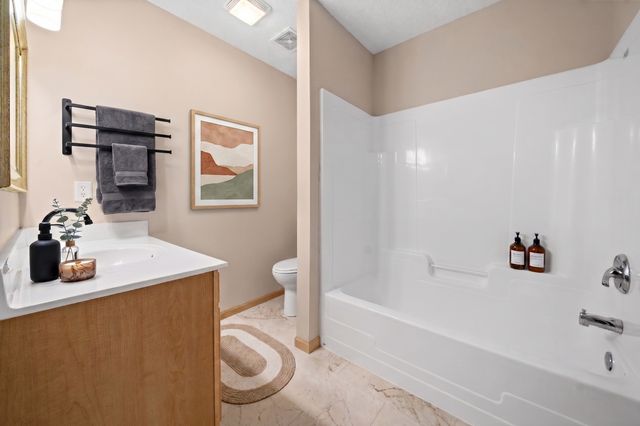 808 Lindsey Lane, Belle Plaine, MN 56011