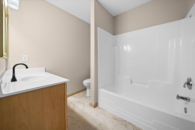 808 Lindsey Lane, Belle Plaine, MN 56011