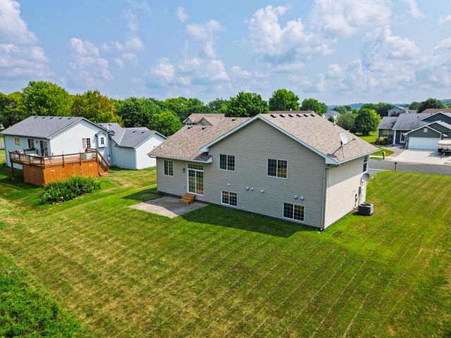 808 Lindsey Lane, Belle Plaine, MN 56011