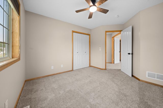 808 Lindsey Lane, Belle Plaine, MN 56011