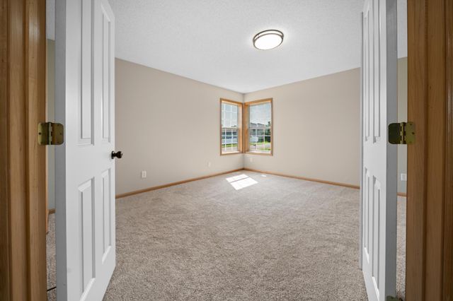 808 Lindsey Lane, Belle Plaine, MN 56011