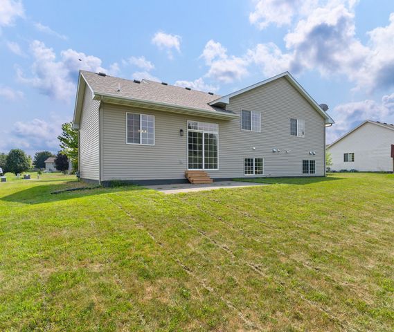 808 Lindsey Lane, Belle Plaine, MN 56011