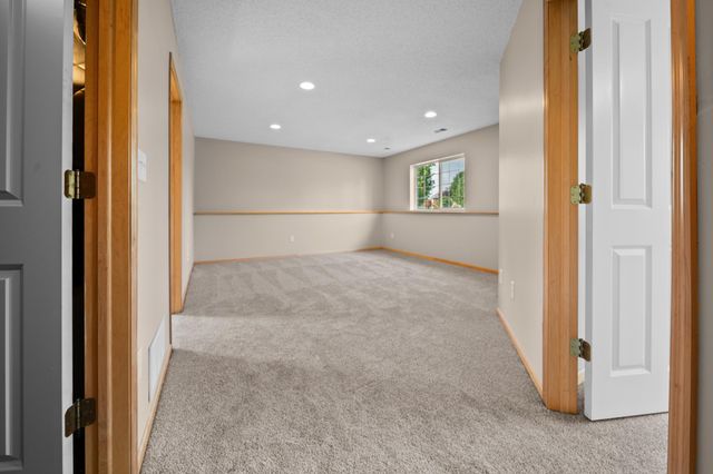 808 Lindsey Lane, Belle Plaine, MN 56011