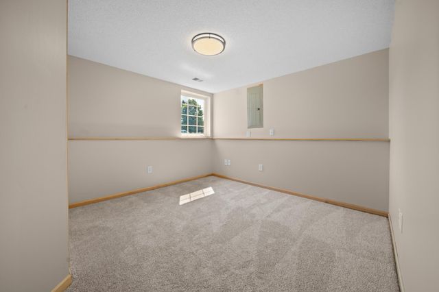 808 Lindsey Lane, Belle Plaine, MN 56011