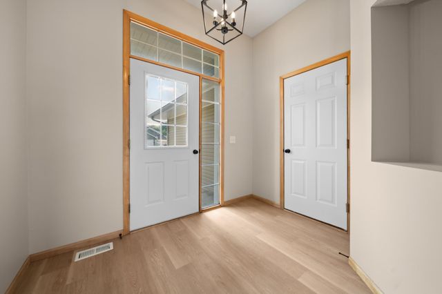 808 Lindsey Lane, Belle Plaine, MN 56011