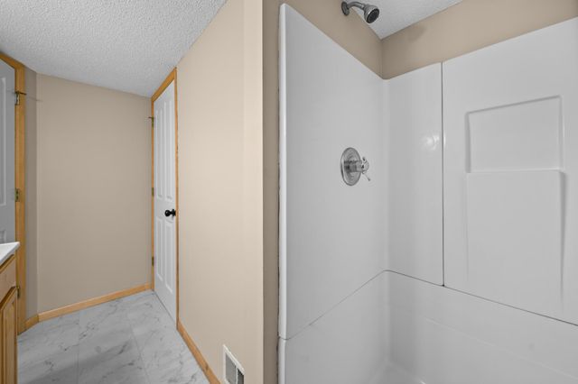 808 Lindsey Lane, Belle Plaine, MN 56011