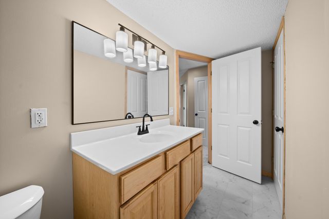 808 Lindsey Lane, Belle Plaine, MN 56011