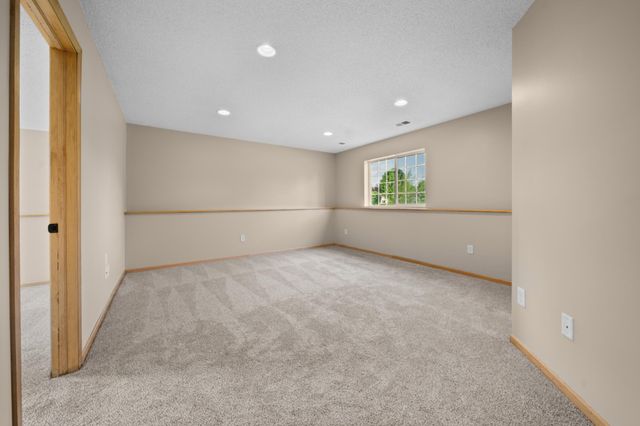 808 Lindsey Lane, Belle Plaine, MN 56011