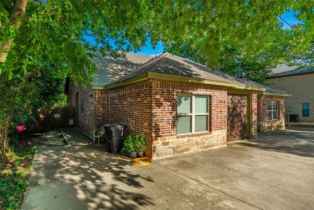 103 Del Rio Avenue B, Benbrook, TX 76126