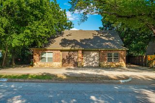 103 Del Rio Avenue B, Benbrook, TX 76126