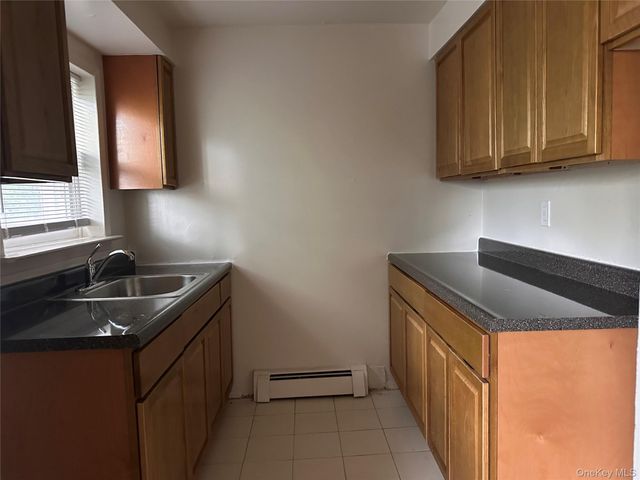 400 N corona B3, Valley Stream, NY 11580