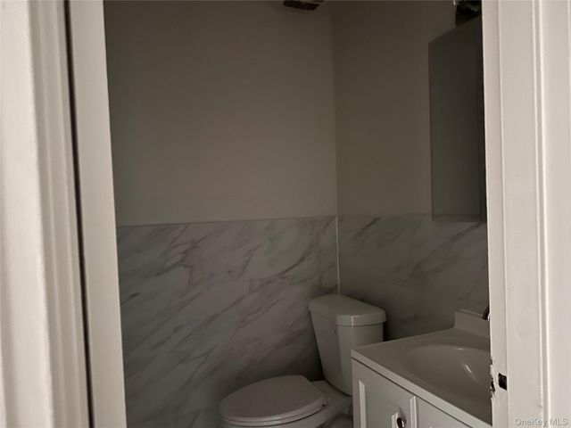 400 N corona B3, Valley Stream, NY 11580