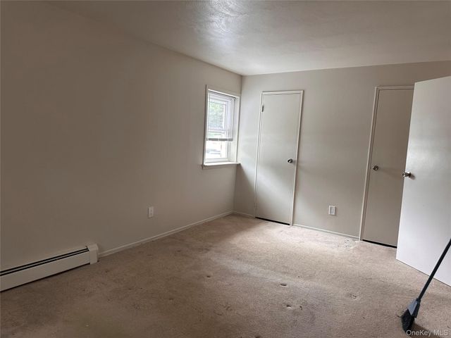 400 N corona B3, Valley Stream, NY 11580