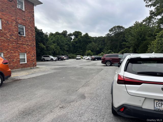 400 N corona B3, Valley Stream, NY 11580