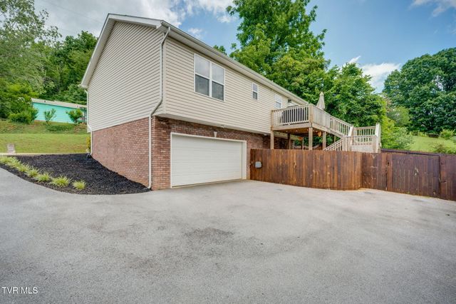 220 Old Siam Road, Elizabethton, TN 37643