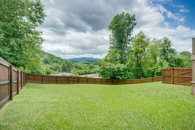 220 Old Siam Road, Elizabethton, TN 37643