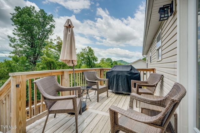 220 Old Siam Road, Elizabethton, TN 37643