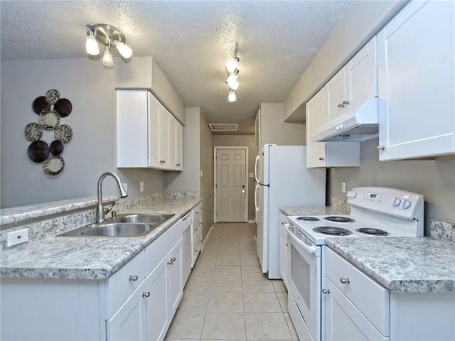 8905 Pineridge DR B, Austin, TX 78729