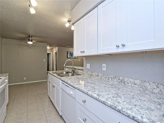 8905 Pineridge DR B, Austin, TX 78729