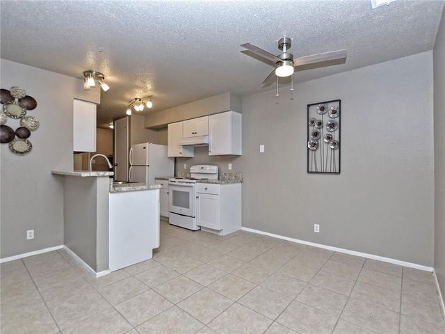 8905 Pineridge DR B, Austin, TX 78729
