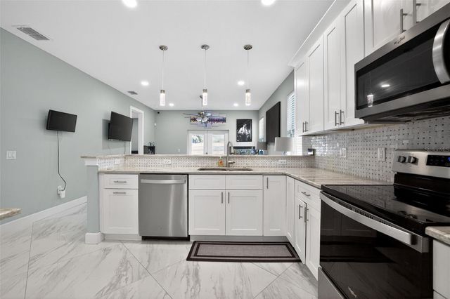 711 28TH AVENUE S, St Petersburg, FL 33705