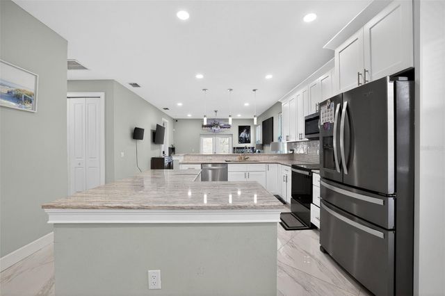 711 28TH AVENUE S, St Petersburg, FL 33705