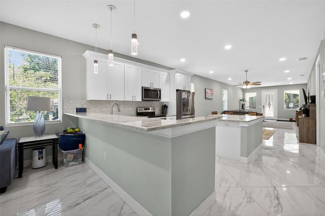 711 28TH AVENUE S, St Petersburg, FL 33705