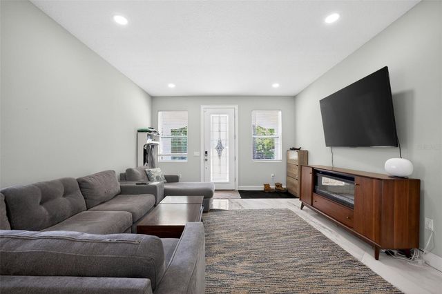 711 28TH AVENUE S, St Petersburg, FL 33705