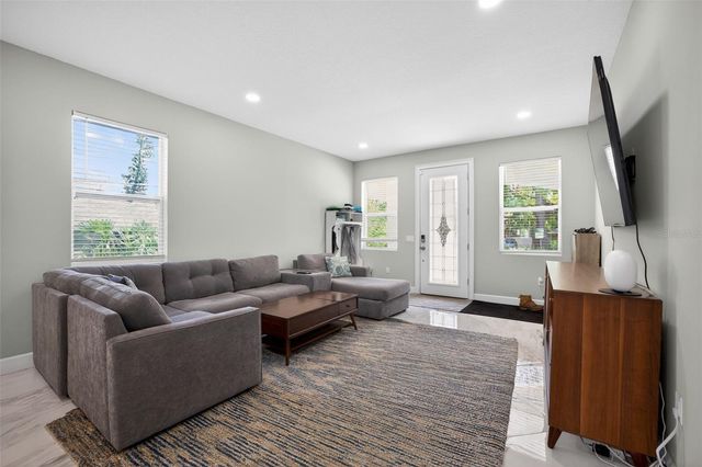 711 28TH AVENUE S, St Petersburg, FL 33705