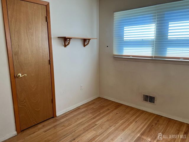 31 Mercer Road, Old Bridge, NJ 08857