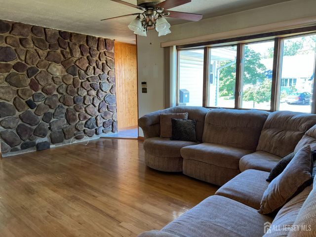 31 Mercer Road, Old Bridge, NJ 08857