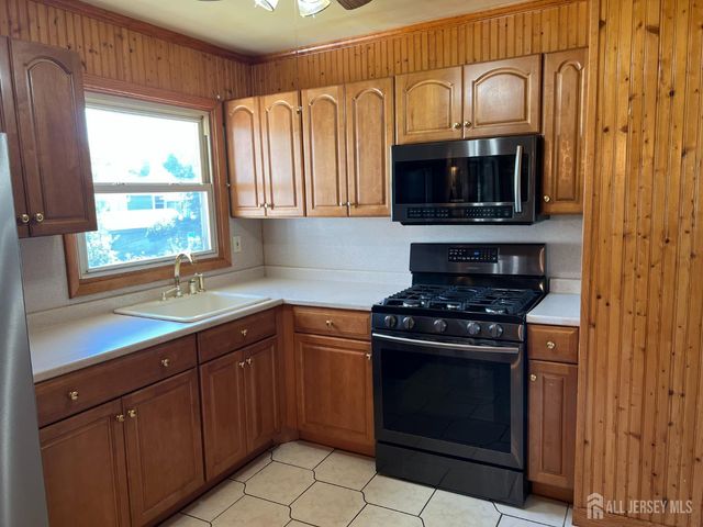 31 Mercer Road, Old Bridge, NJ 08857